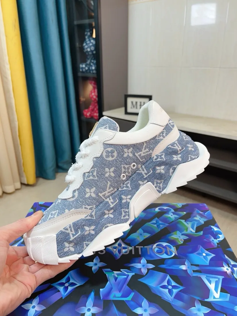 Men's men's shoes 💰580🌸🌸 LV style is novel and fashionable, the upper is made of imported cowhide + LV special materials! Super trendy design! It’s eye-catching! The leather is soft, delicate, shiny and translucent, showing the ultimate in pure handcraftsmanship, and the mesh is soft, comfortable and breathable! Size: 39-44 (38 45 customized)